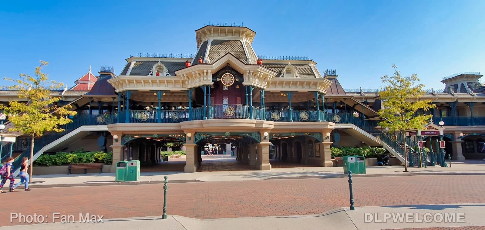 , Disneyland Paris Update: Halloween Happens, Crowds Don&#8217;t