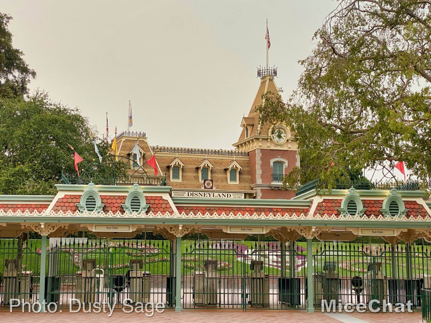 , Disneyland Update – Spooky Skies Over An Empty Kingdom