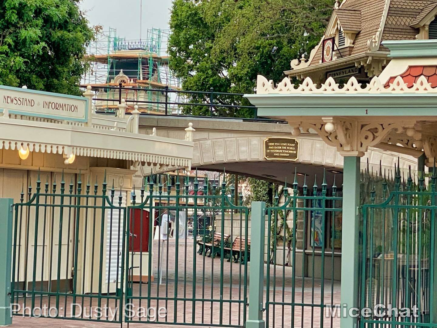 , Disneyland Update &#8211; Spooky Skies Over An Empty Kingdom