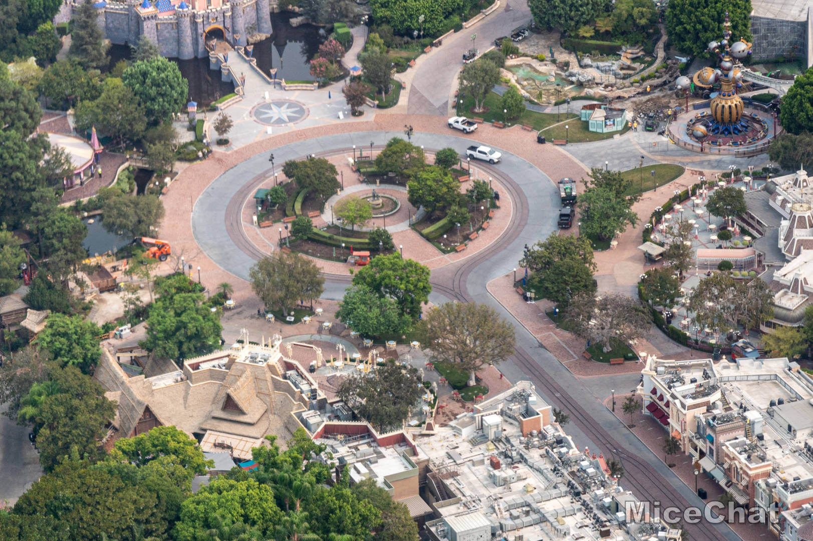 , Disneyland Update &#8211; Spooky Skies Over An Empty Kingdom