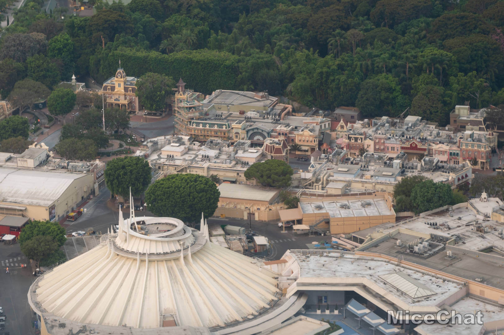 , Disneyland Update &#8211; Spooky Skies Over An Empty Kingdom