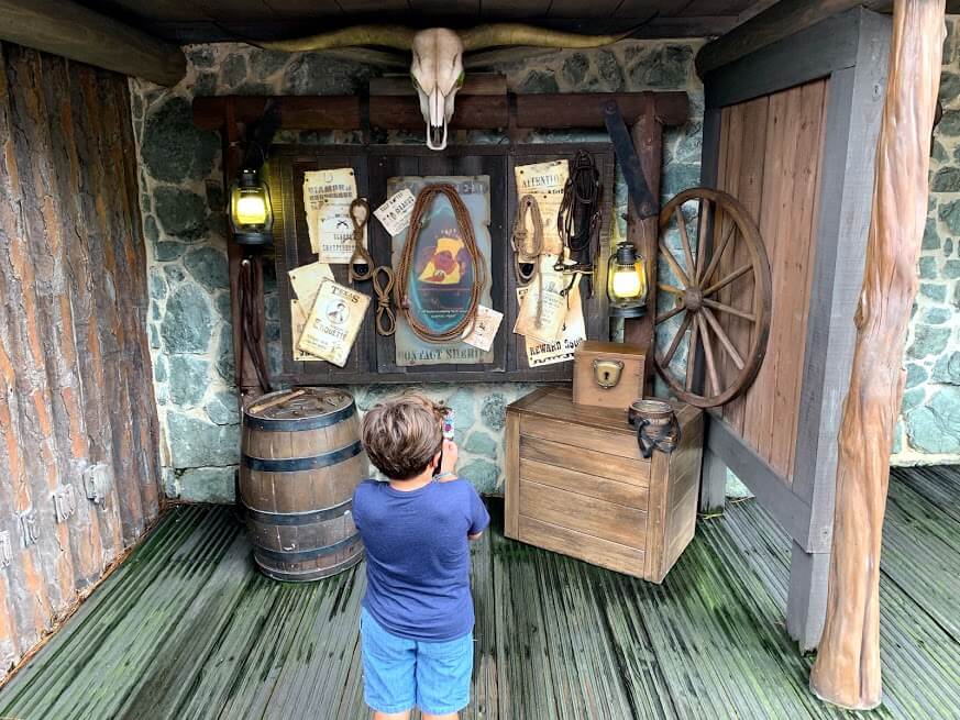 , Sorcerers of the Magic Kingdom Makes YOU a Disney Hero