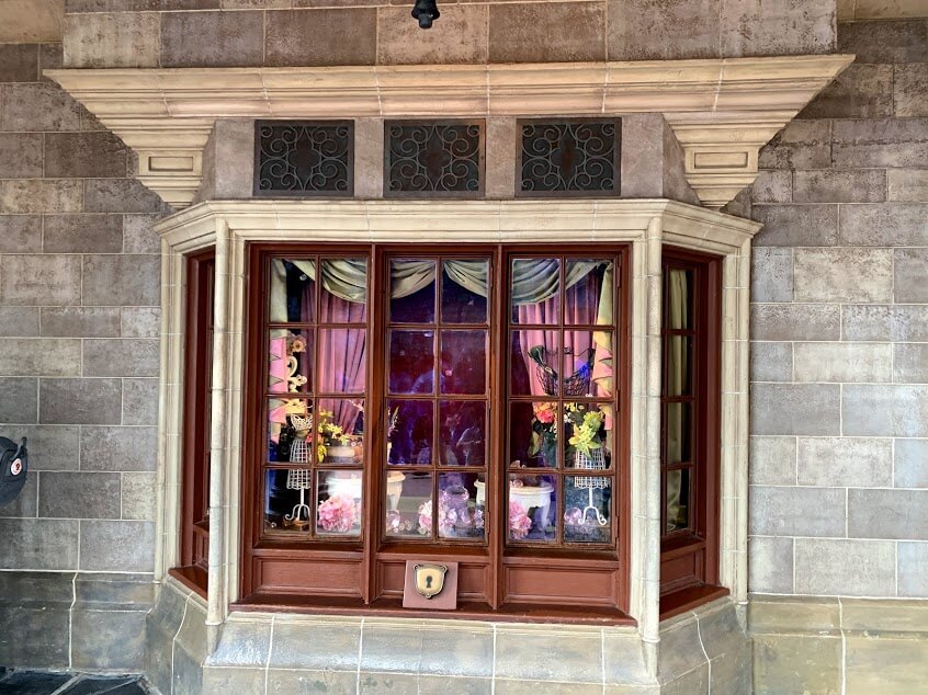 , Sorcerers of the Magic Kingdom Makes YOU a Disney Hero