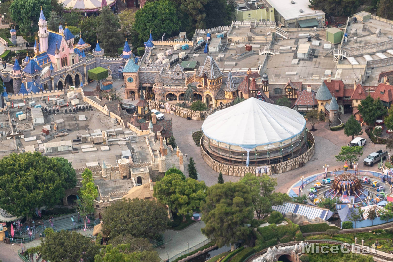 , Disneyland Update &#8211; Spooky Skies Over An Empty Kingdom