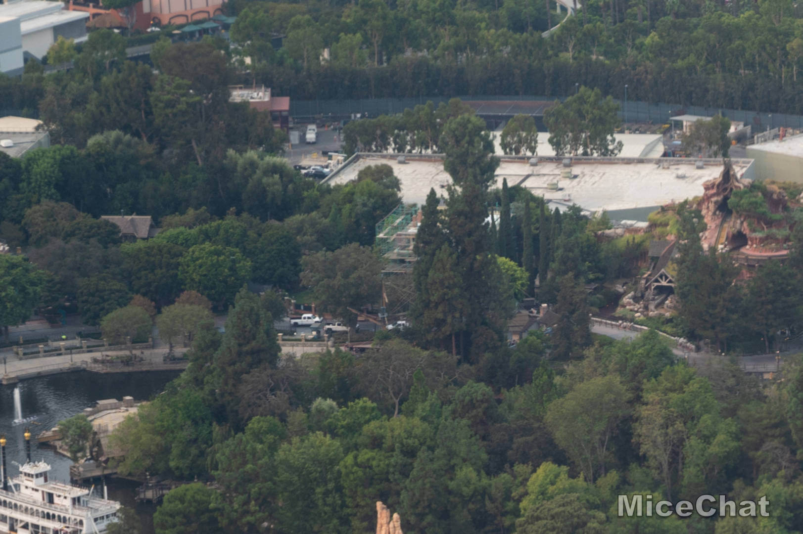 , Disneyland Update &#8211; Spooky Skies Over An Empty Kingdom