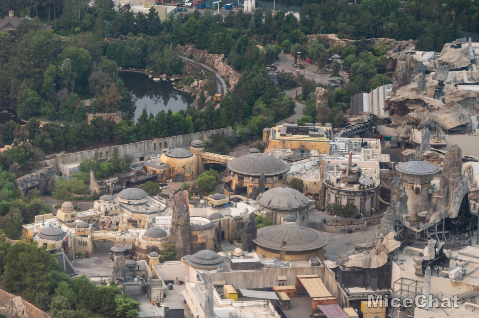 , Disneyland Update &#8211; Spooky Skies Over An Empty Kingdom