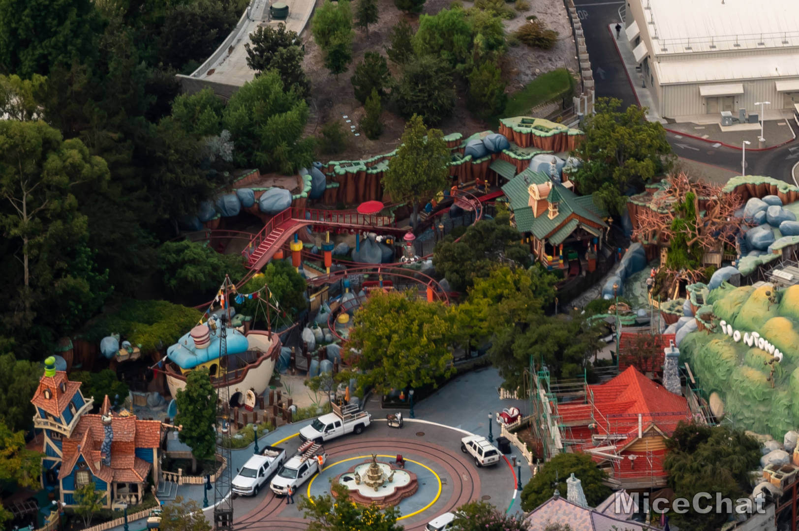 , Disneyland Update &#8211; Spooky Skies Over An Empty Kingdom