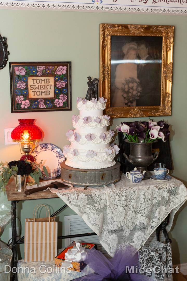 , Happy Haunts at Home: How to Make a Real &#038; Fake Haunted Mansion Wedding Cake!