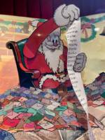 Buena Vista Street Big Top Toys Santa Window-micechat_sharing