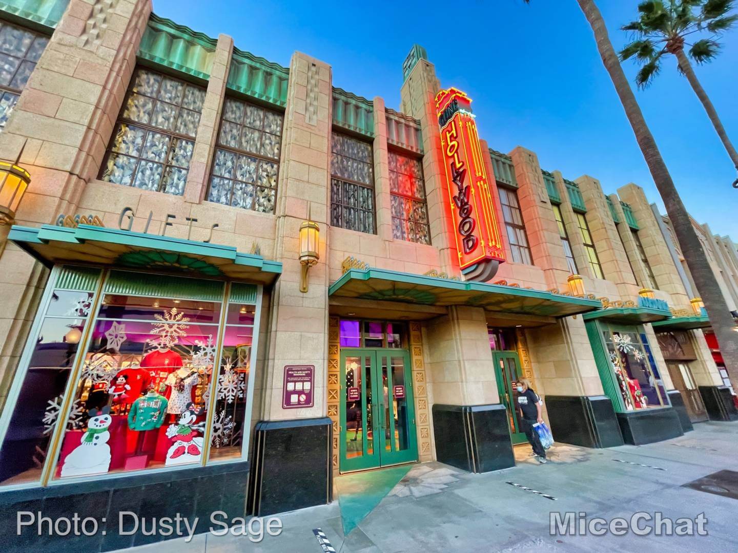 , Disneyland Update – It’s a Small Holiday After All