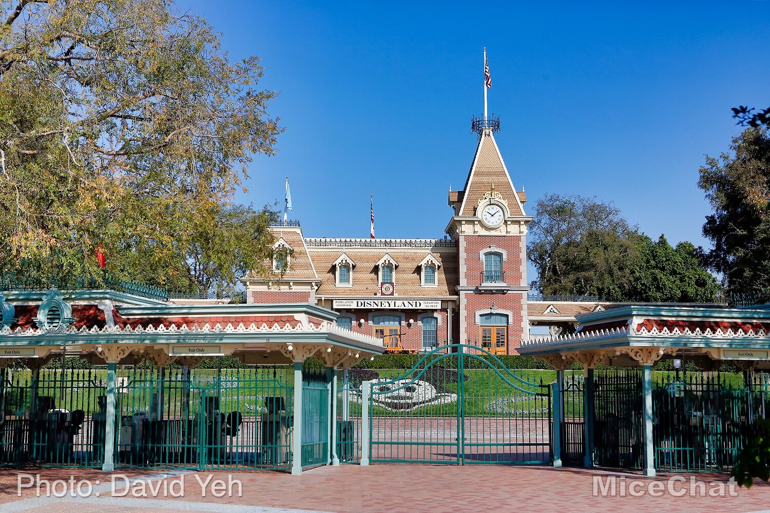 , Disneyland Update – Holiday Hopes and Humbugs