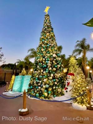 , Disneyland Update – It’s a Small Holiday After All