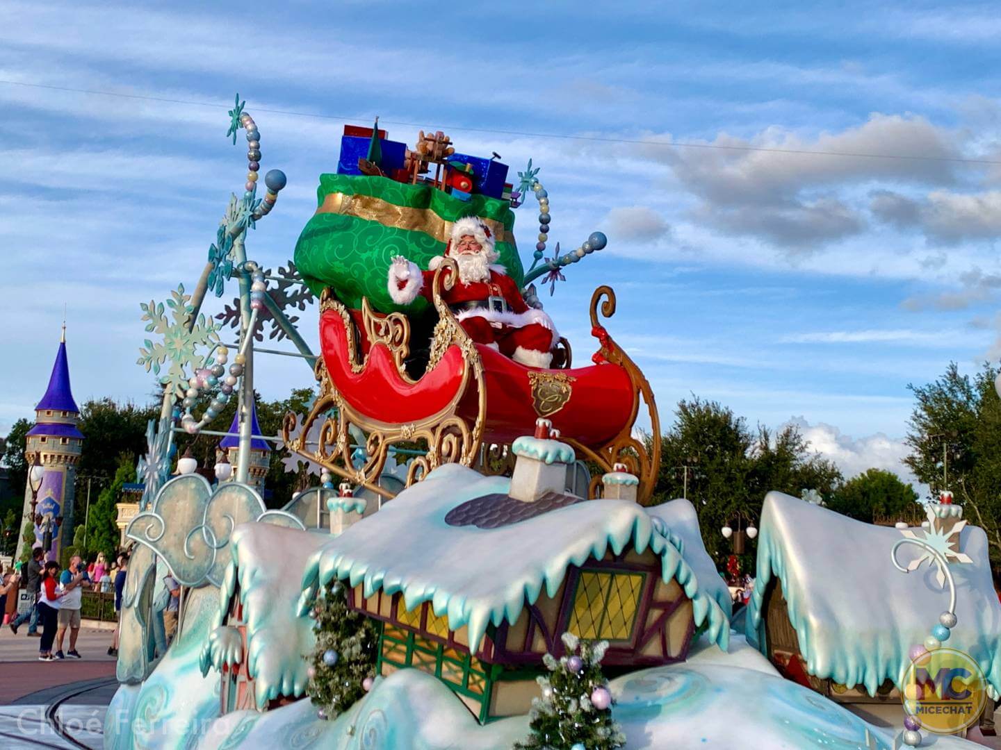 , The Holidays Arrive at Walt Disney World&#8217;s Magic Kingdom!