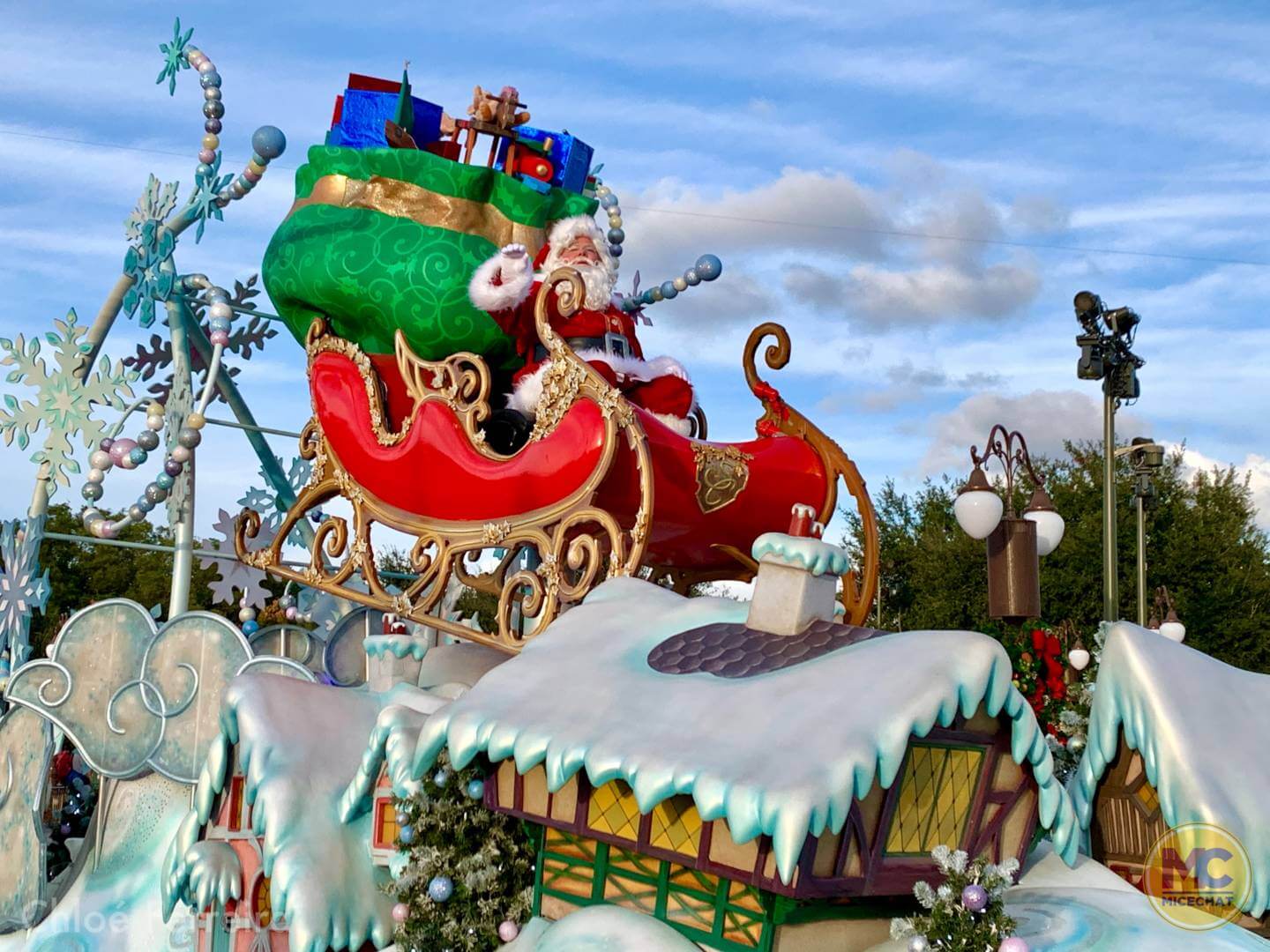 , The Holidays Arrive at Walt Disney World’s Magic Kingdom!