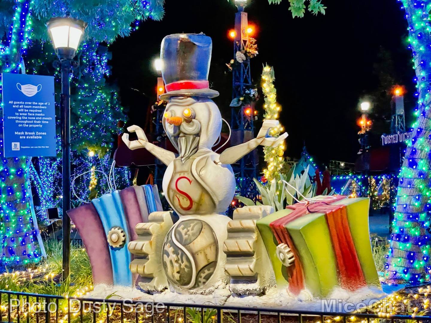 , Disneyland Update – Holiday Hopes and Humbugs