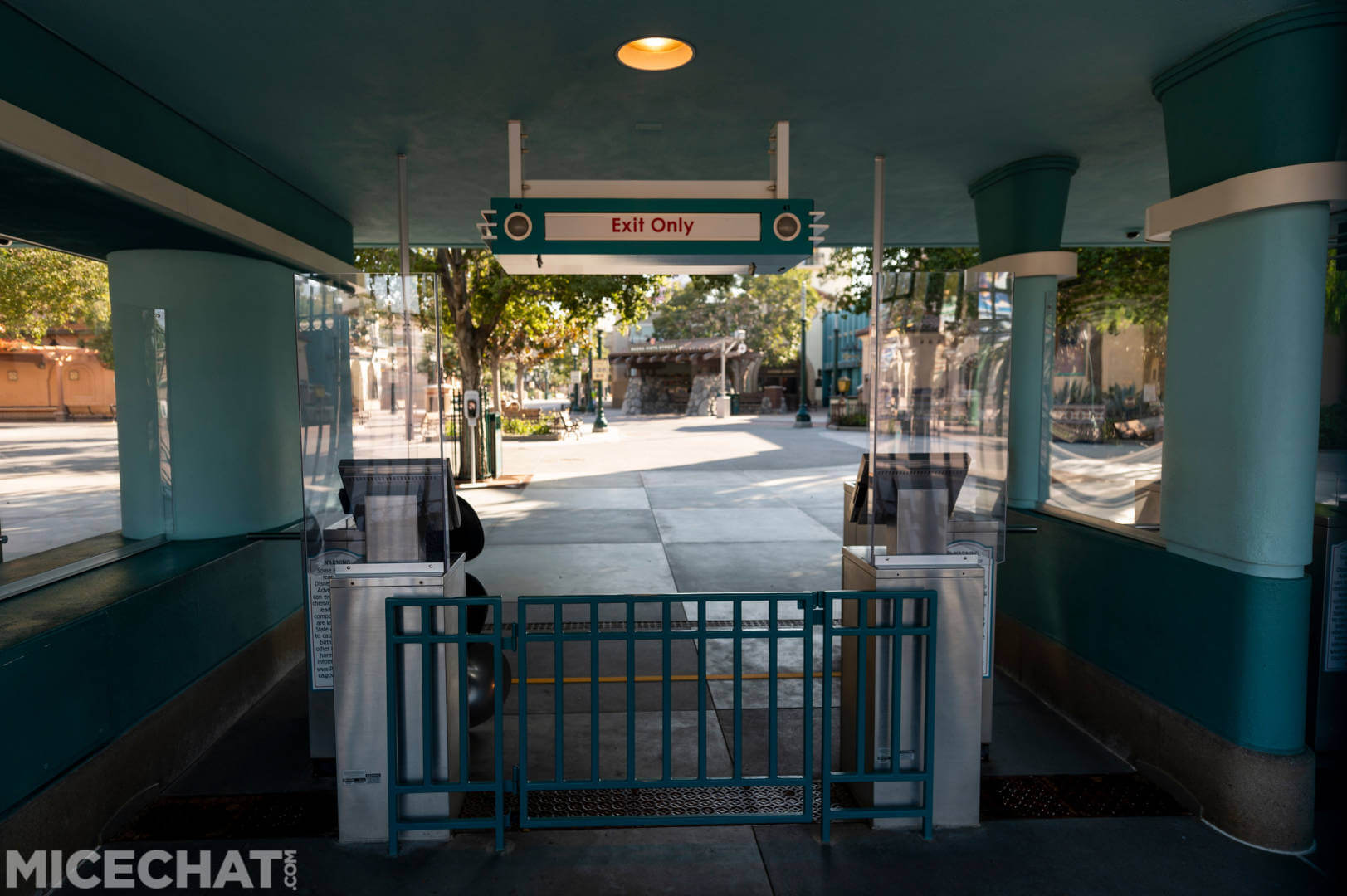 , Disneyland Update: Closure Concerns, Christmas Coming, and Park Preparations