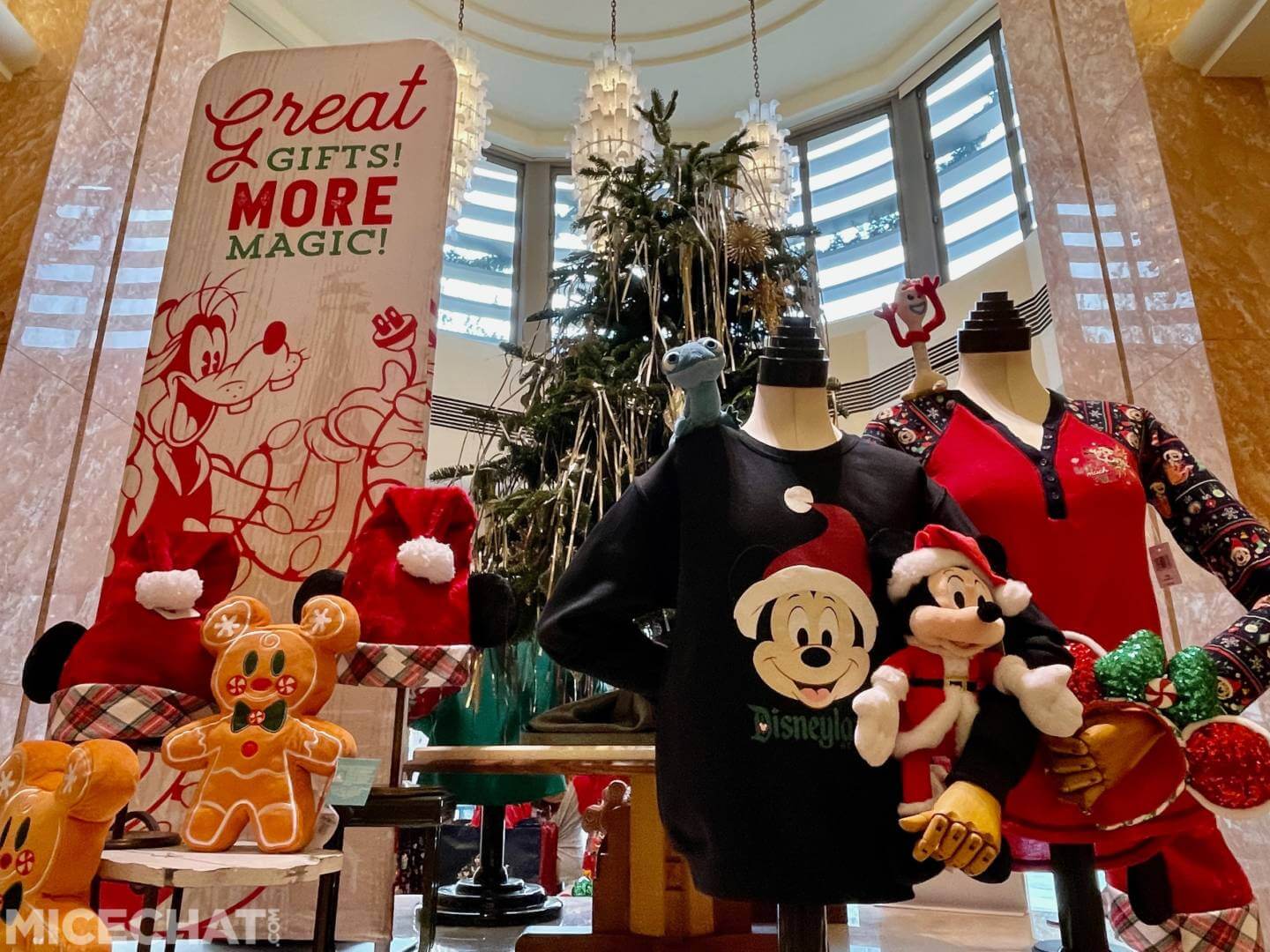 , Disneyland Update – Holiday Hopes and Humbugs