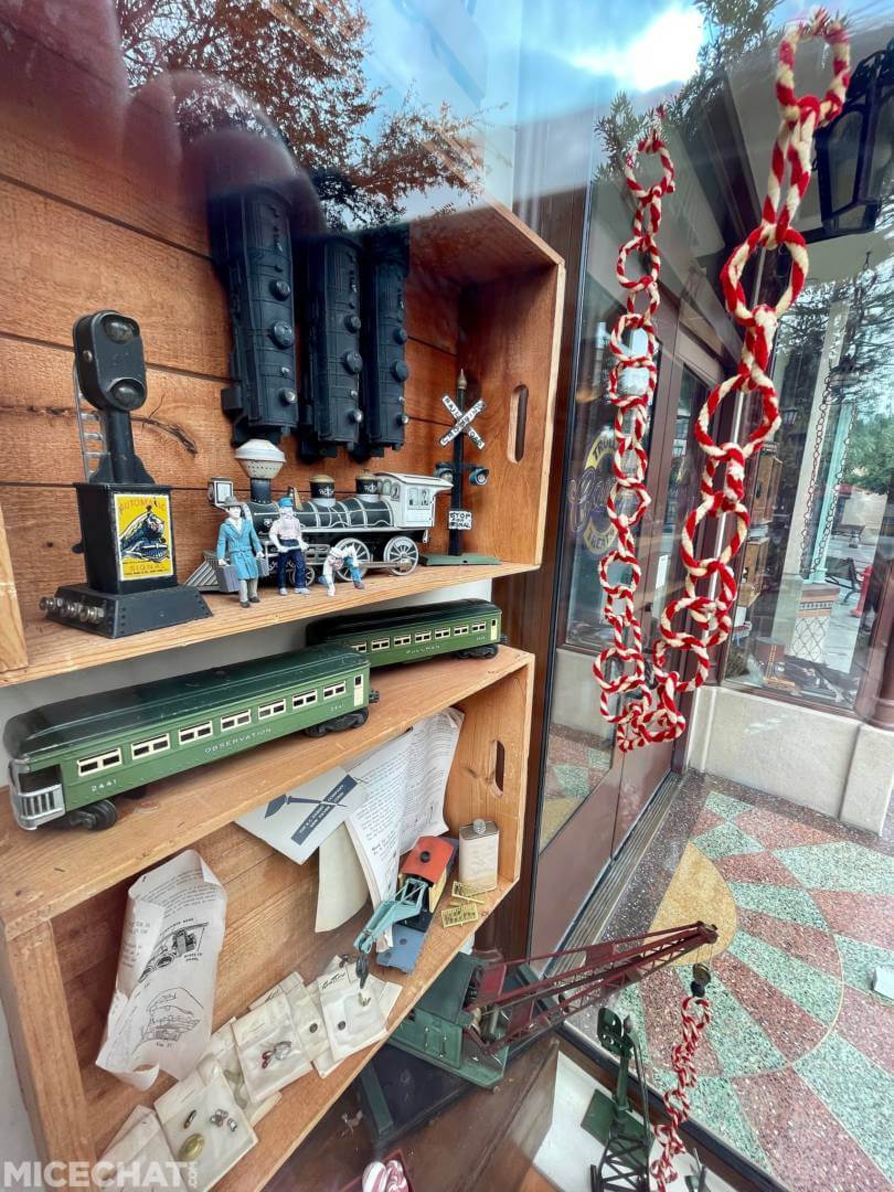 , Disneyland Update – Holiday Hopes and Humbugs