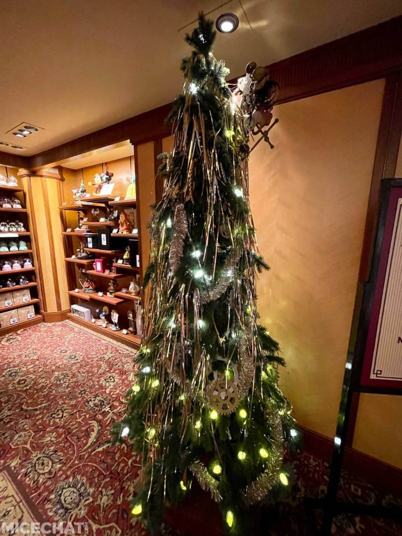 , Disneyland Update – Holiday Hopes and Humbugs
