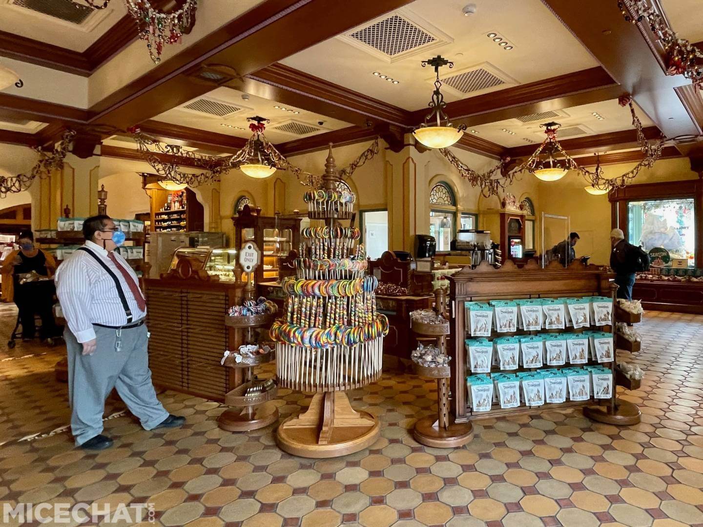 , Disneyland Update – Holiday Hopes and Humbugs