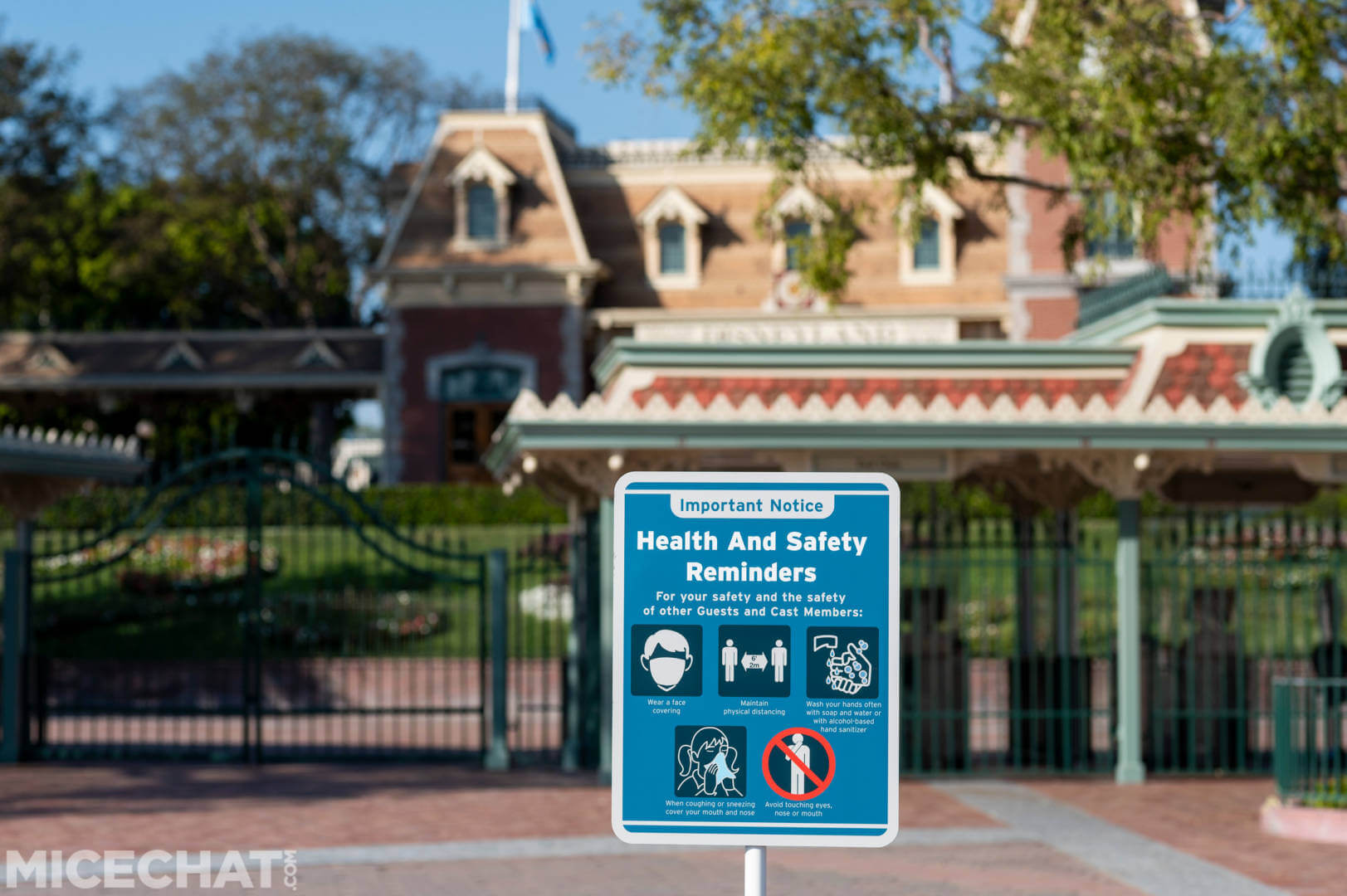 , Disneyland Update: Closure Concerns, Christmas Coming, and Park Preparations