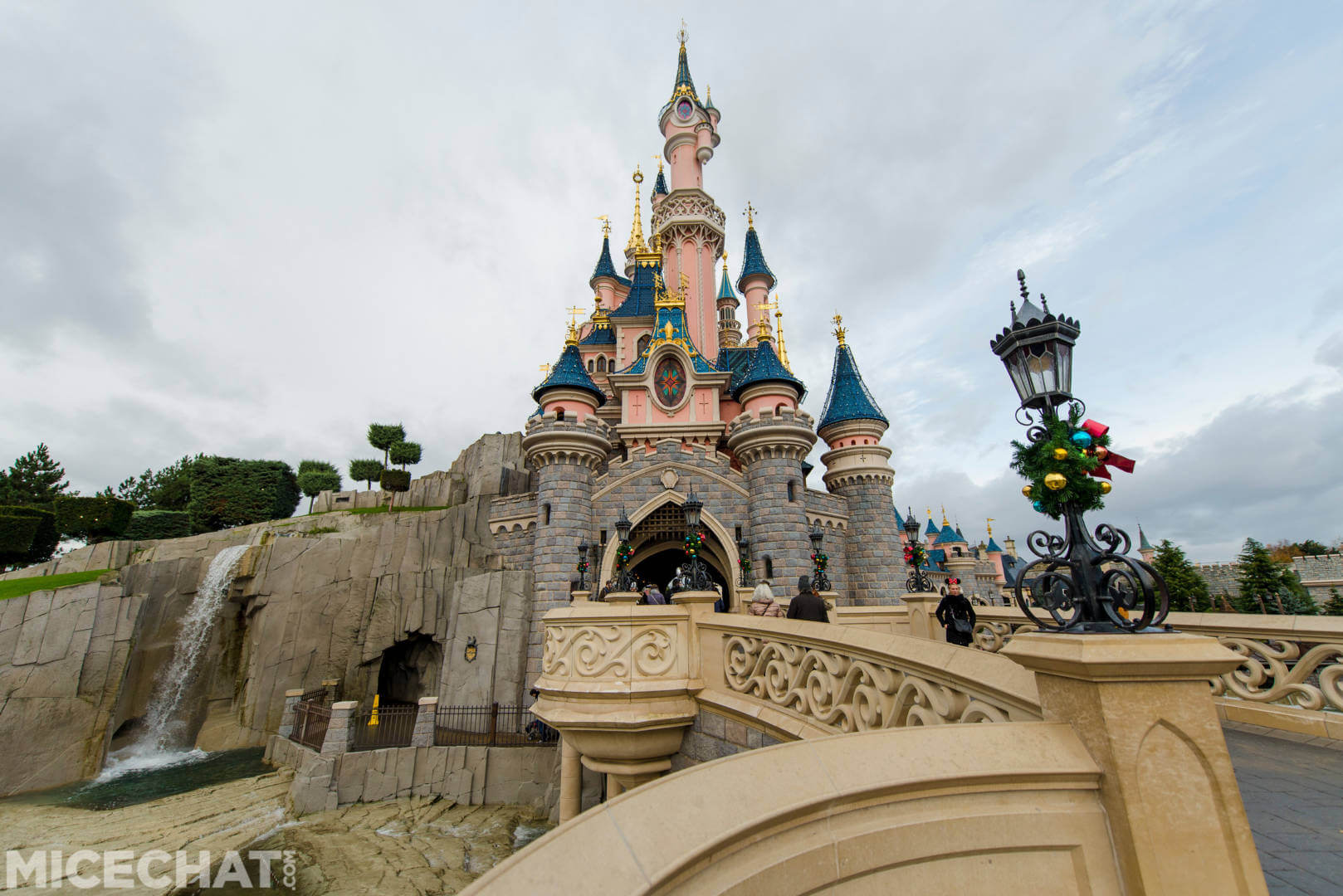 , Disneyland Update: Closure Concerns, Christmas Coming, and Park Preparations