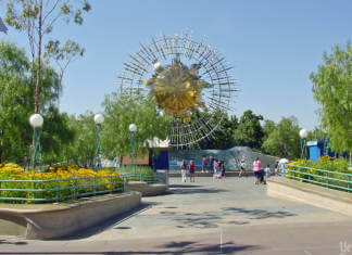 Sunshine Plaza, Sun Icon, and Wave Fountain