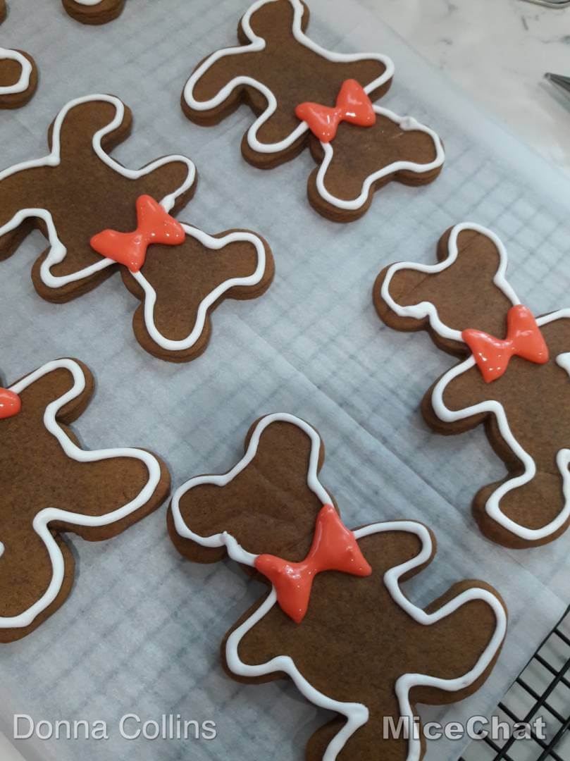 , How to Make DELICIOUS Copycat Disneyland Gingerbread Mickey Cookies!