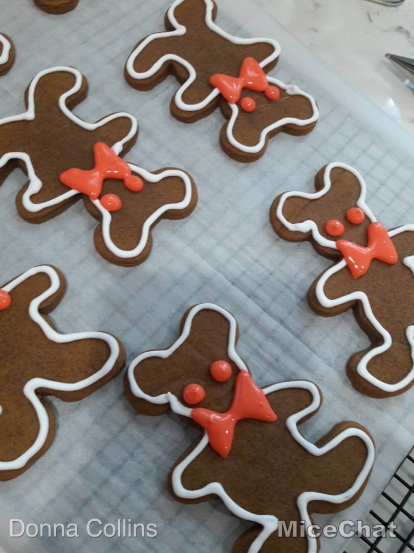 , How to Make DELICIOUS Copycat Disneyland Gingerbread Mickey Cookies!
