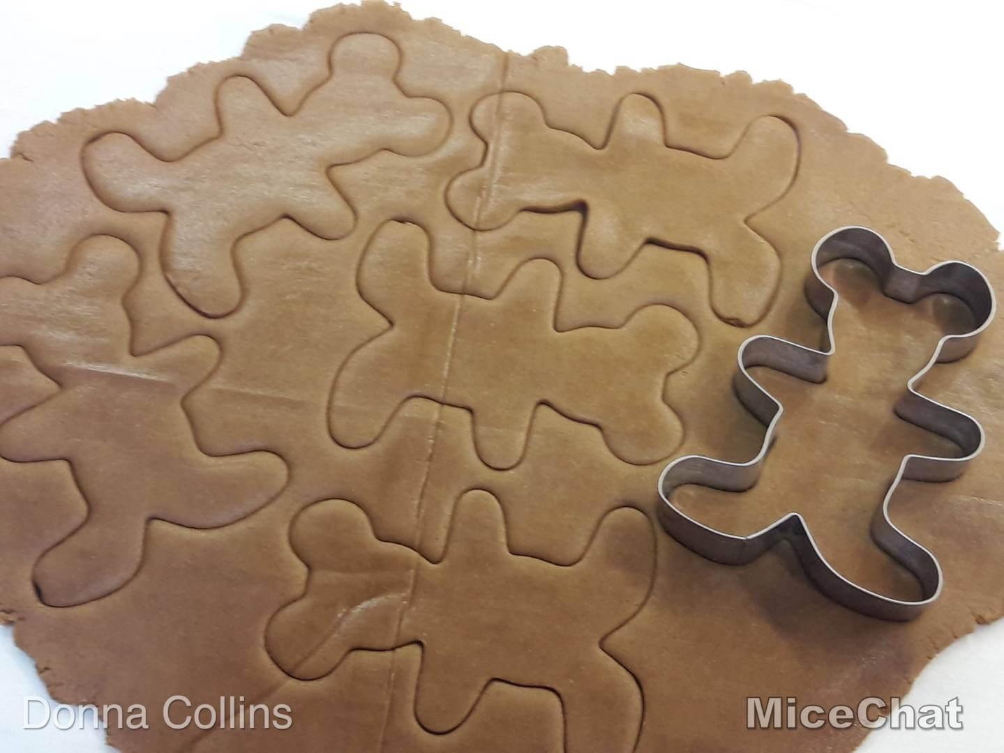, How to Make DELICIOUS Copycat Disneyland Gingerbread Mickey Cookies!