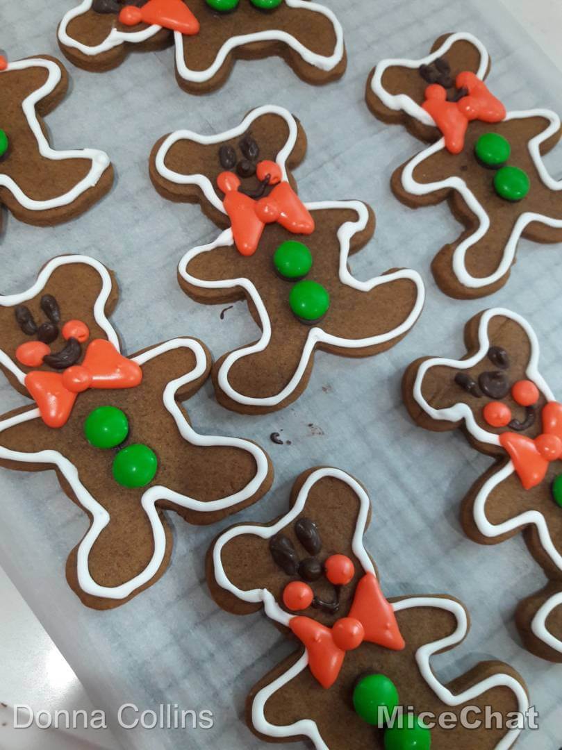 , How to Make DELICIOUS Copycat Disneyland Gingerbread Mickey Cookies!