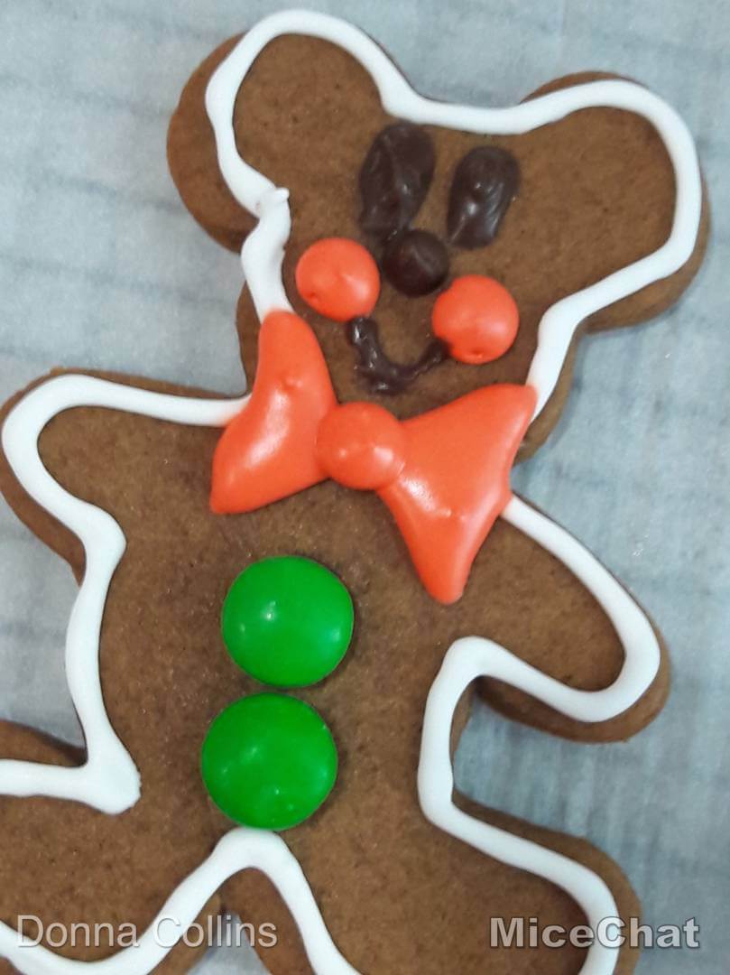 , How to Make DELICIOUS Copycat Disneyland Gingerbread Mickey Cookies!