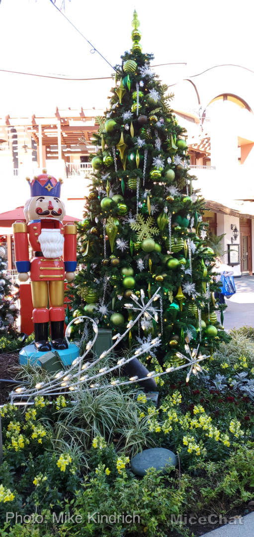 , Disneyland Update – Christmas on Ice for the Naughty and Nice
