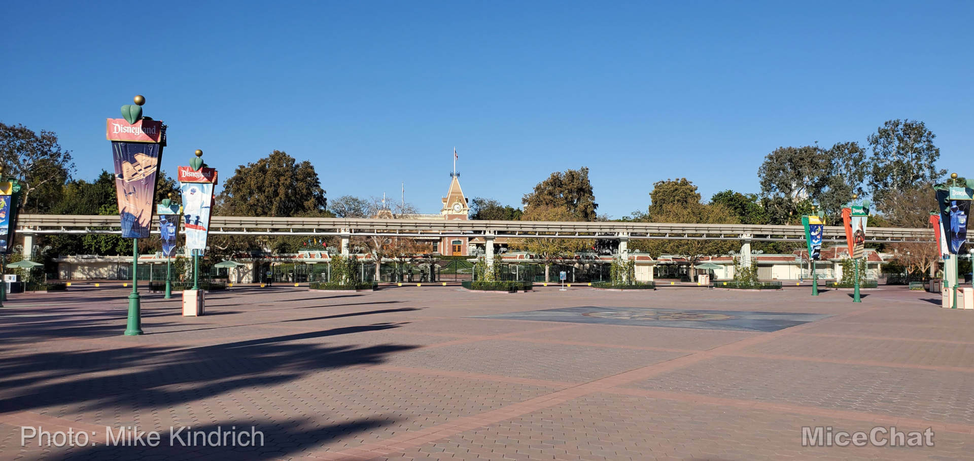 , Disneyland Update – Christmas on Ice for the Naughty and Nice