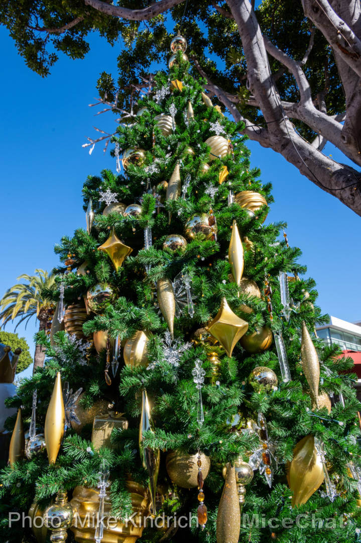 , Disneyland Update – Christmas on Ice for the Naughty and Nice