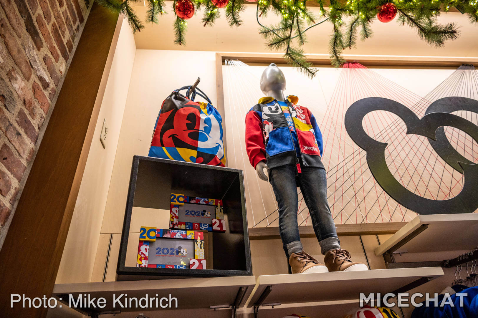 , Disneyland Resort Update &#8211; Holiday Twist and Avengers Surprise