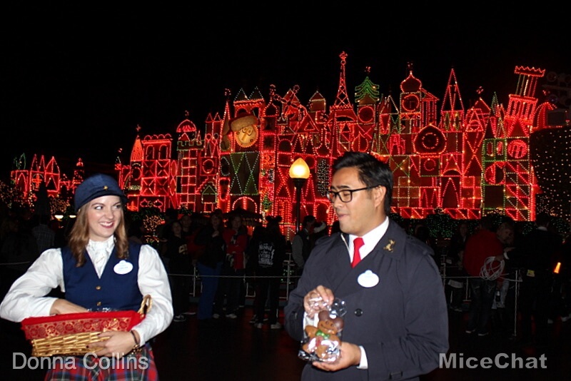 , How to Make DELICIOUS Copycat Disneyland Gingerbread Mickey Cookies!