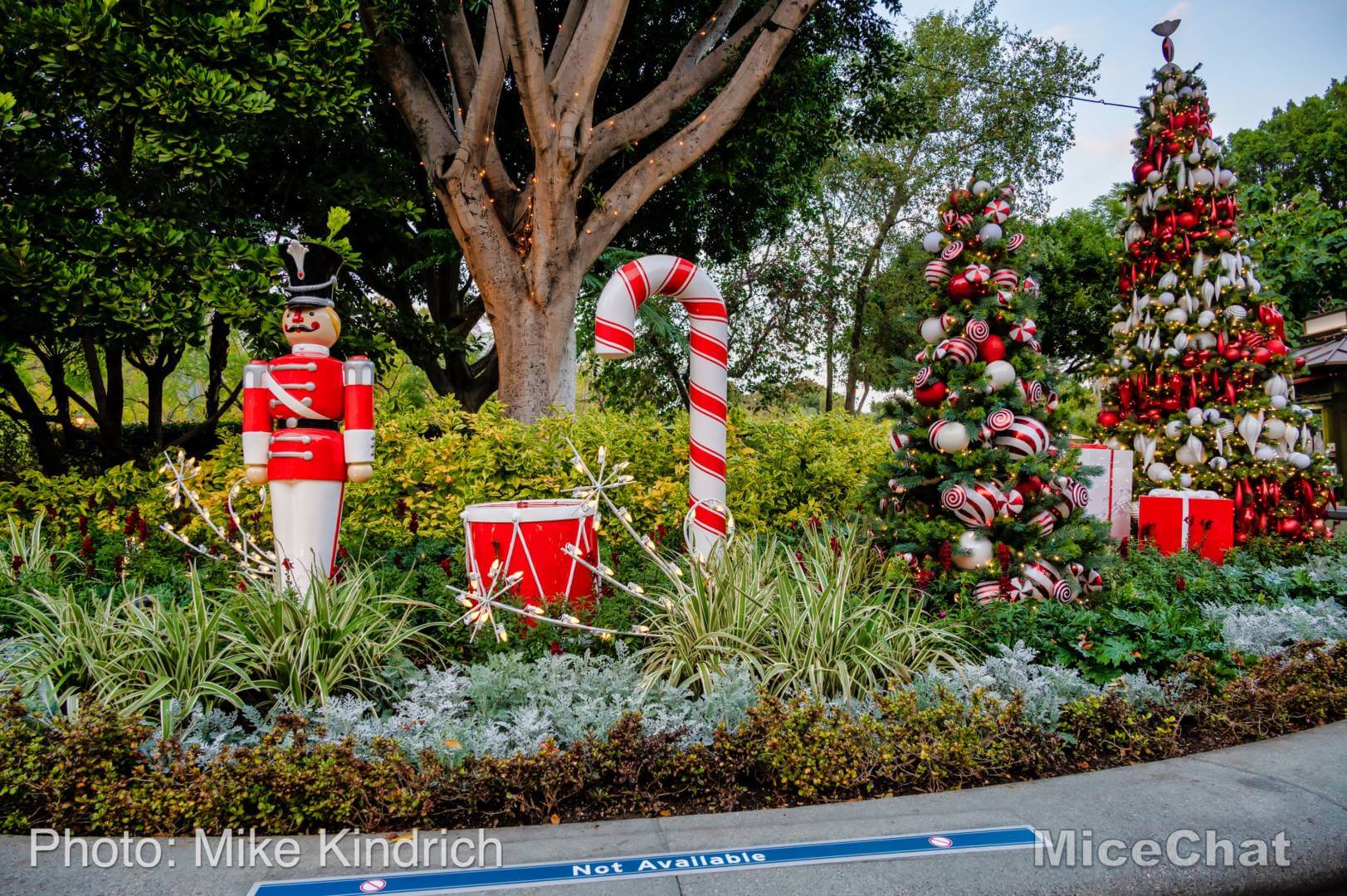, Disneyland Resort Update – Holiday Twist and Avengers Surprise