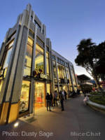 Disneyland-Downtown-Disney-Home-Store-Line-2-micechat