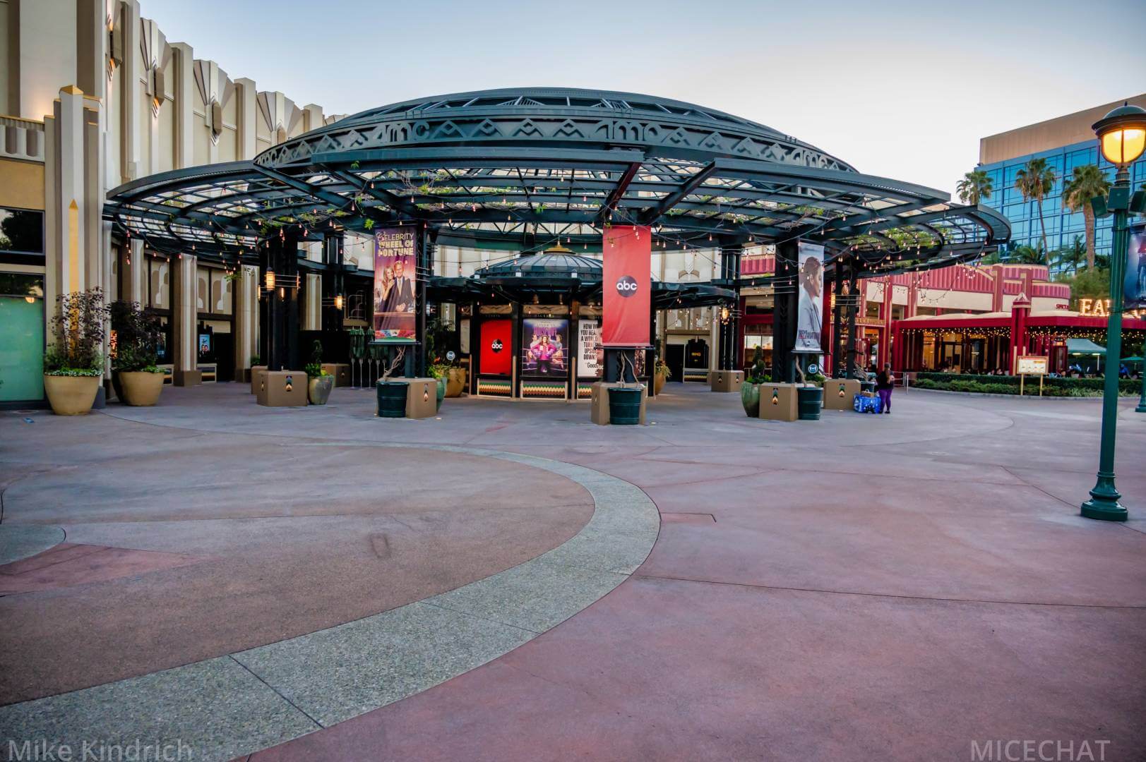 Downtown-Disney-Old-AMC-with-tables-still-missing_sharing.jpeg