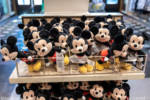 downtown-disney-world-of-disney-Mickey-Mouse-nuiMOs-display