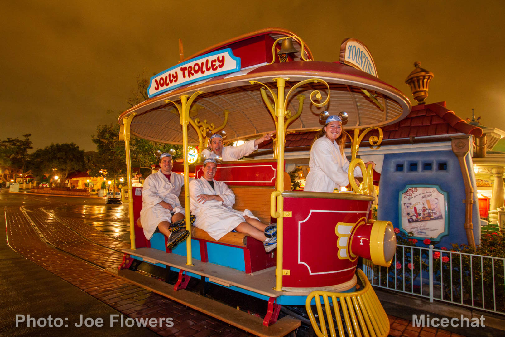 , Disneyland’s Secret Spaces: An Overnight Stay in the Dream Suite!