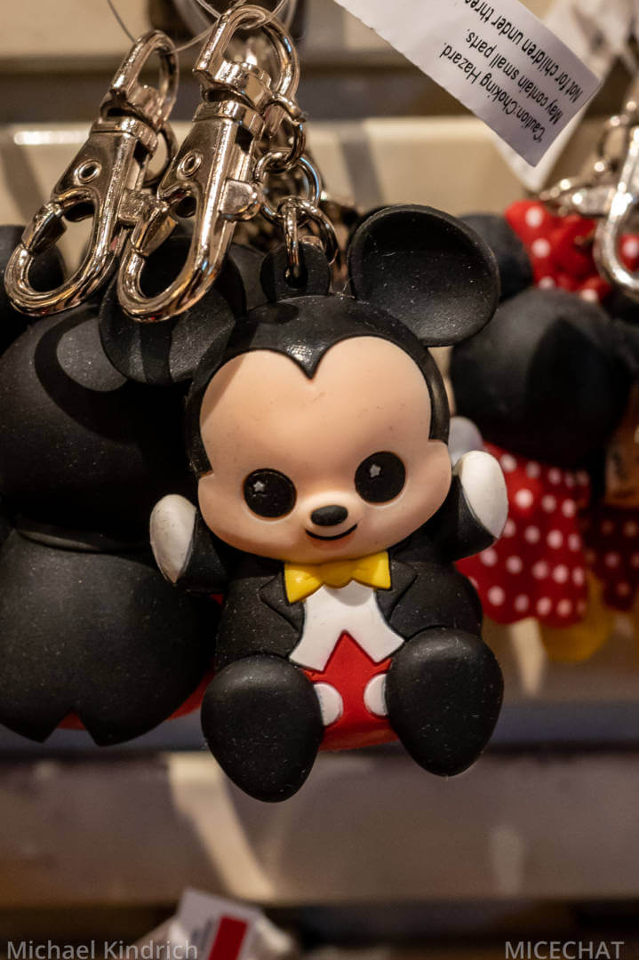 Disneyland-world-of-disney-wishables-mickey-mouse-keychain-charm
