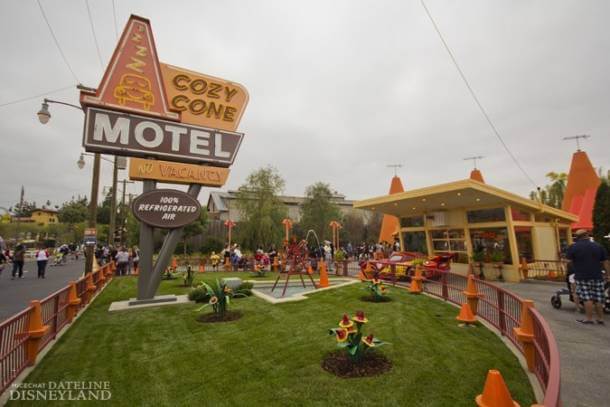 Cozy Cone Motel, 2012