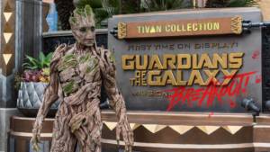 Groot meets guests outside of Guardians of the Galaxy — Mission: BREAKOUT!