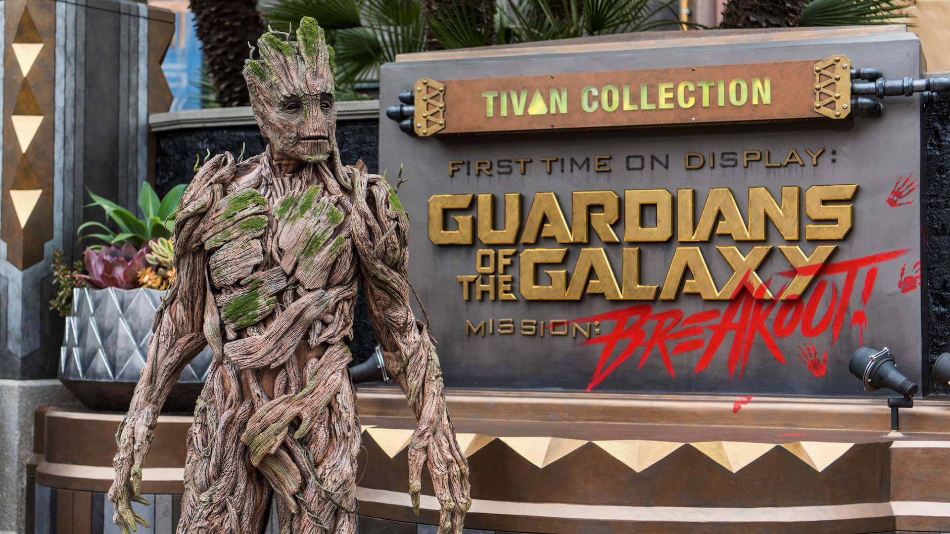 Groot meets guests outside of Guardians of the Galaxy — Mission: BREAKOUT! 