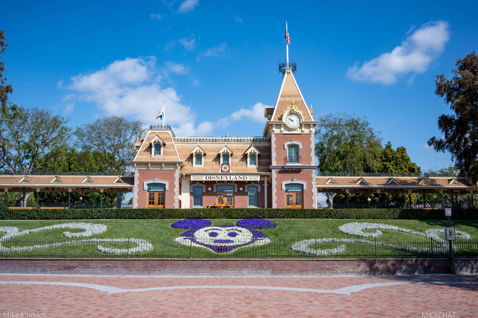 , David Koenig Disneyland News: April 30th, What’s the Hold Up?