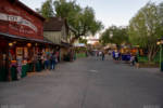 Knotts_Boysenberry Fest_Crowd_Shopping
