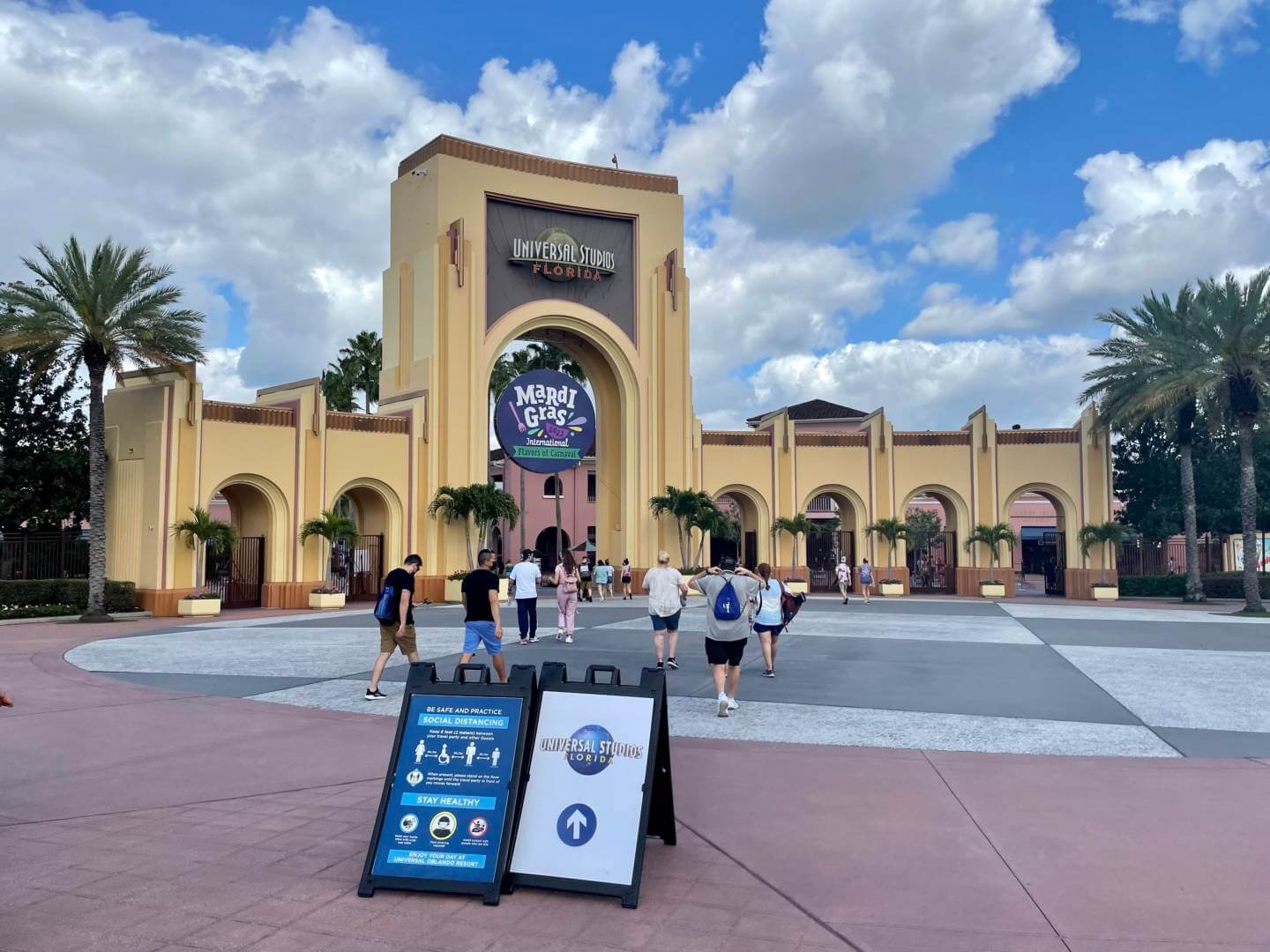 , Universal Orlando Update: Legacies, Tributes, and a Glittery Gator
