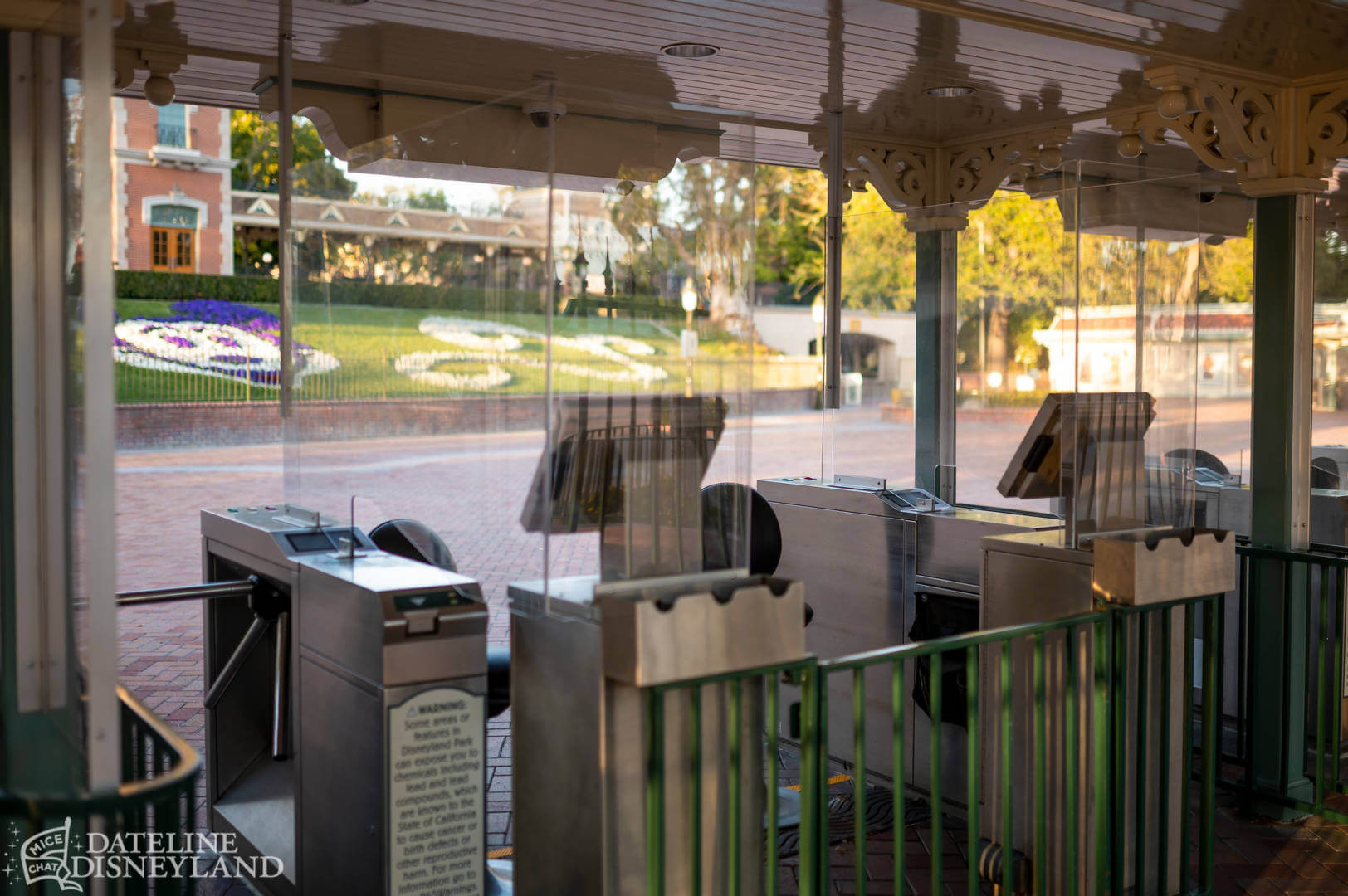 , Disneyland Update: Fall-ing, Scale-ing, Plans Derailing